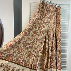 Natural Life wide leg pants. Elastic waist.